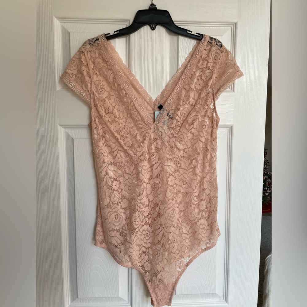 Torrid Simply Lace Deep V Bodysuit. Size 2. NWT